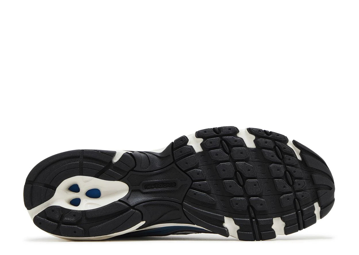 NEW BALANCE 740 (SEA SALT PLUM)