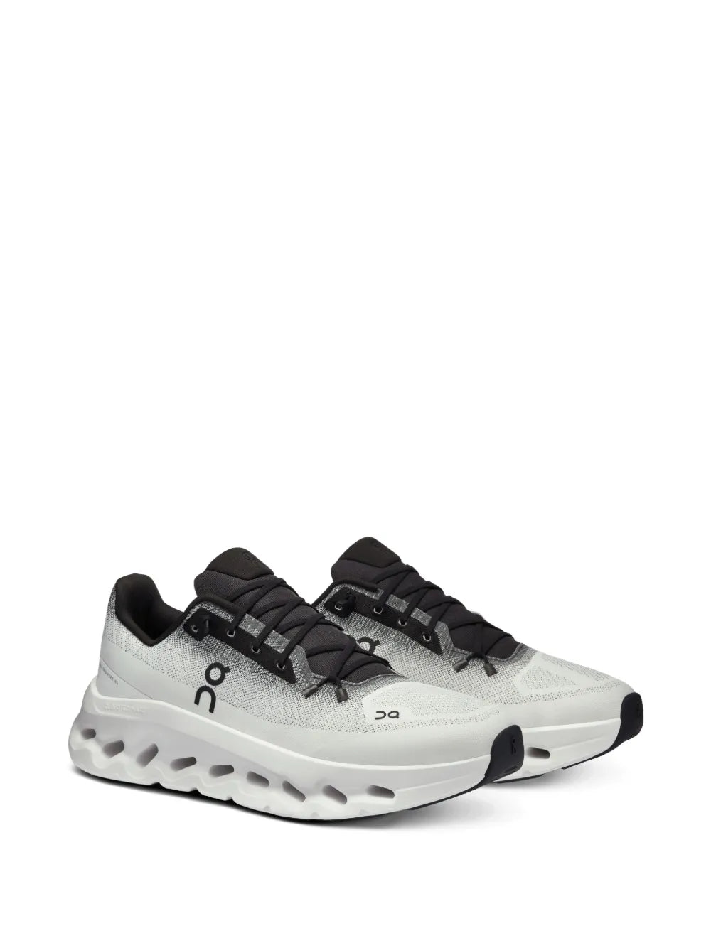 ON Cloudtilt Noir et Blanc - sneaker technologie CloudTec vue de face